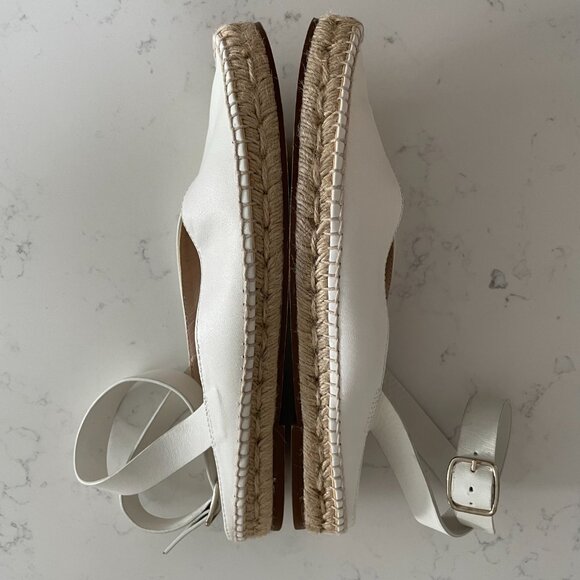 Stuart Weitzman Slip On w Ankle Buckle Closure Leather Sandals Off White Sz 8.5 - Picture 2 of 11